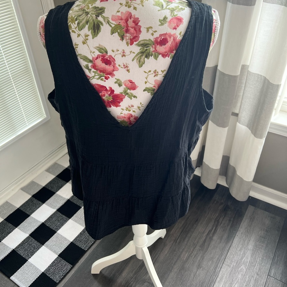 Gap Black Ruffle Tank - Picture 2 of 4